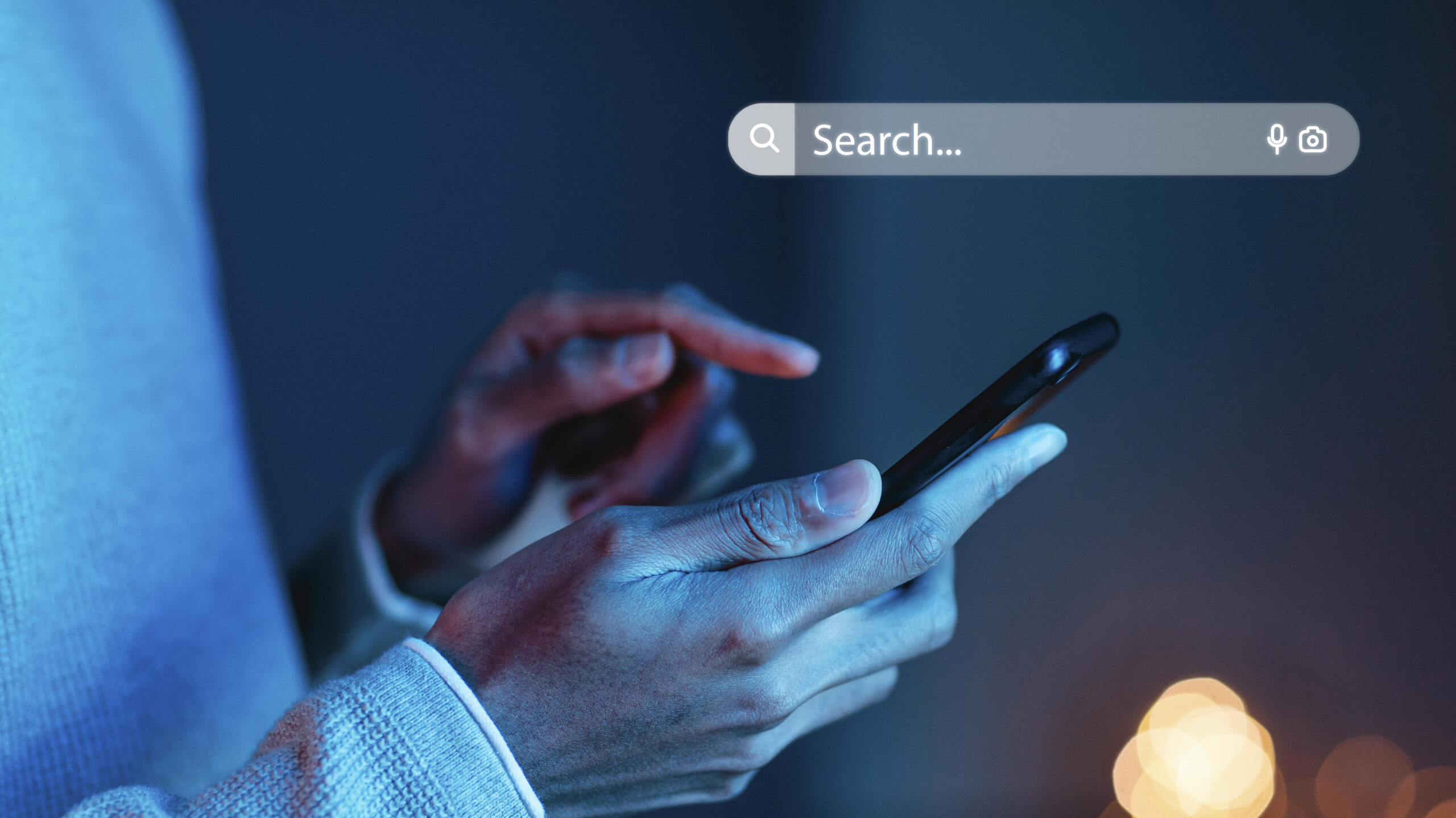 Manidi uomo che usano il cellulare